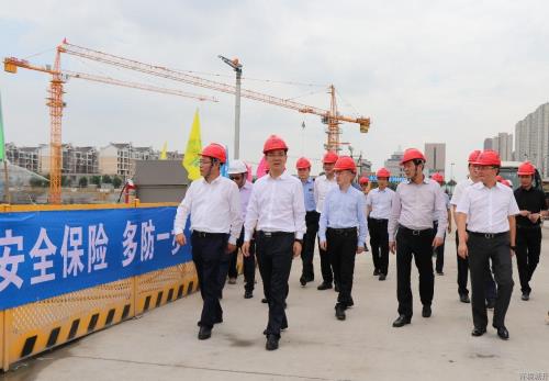 区委副书记、区长章登峰一行检查 新安村改善人居情形项目 - 公司新闻 -杭州萧山环城建设有限公司