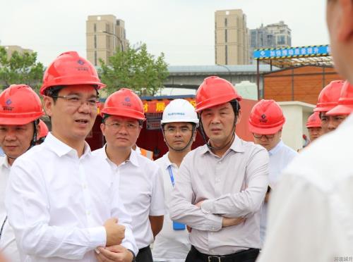 区委副书记、区长章登峰一行检查 新安村改善人居情形项目 - 公司新闻 -杭州萧山环城建设有限公司