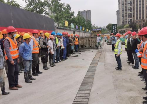 紧守清静 严保质量 抢抓进度——蓝橙项目深基坑施工职员撤离现场应急演练 - 公司新闻 -杭州萧山环城建设有限公司