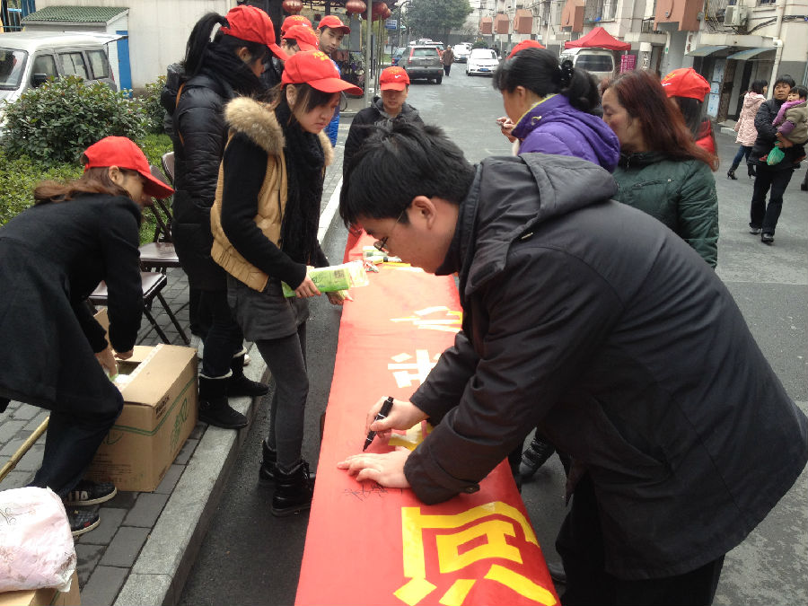 污水公司青年自愿者开展“城河在我心，，，，你我共护她”环保自愿主题运动 - 77779193永利官网新闻 - 杭州萧山情形集团有限公司